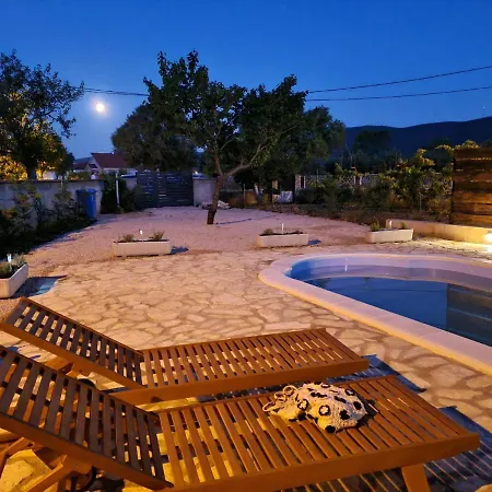 Holiday home Kuca Za Odmor Rajna Lozovac