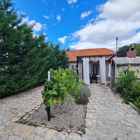 Kuca Za Odmor Rajna Holiday home *