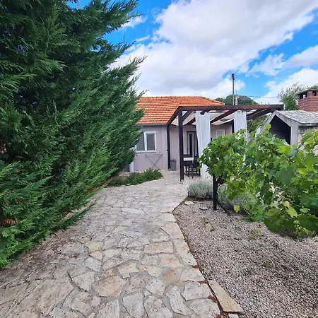 Holiday home Kuca Za Odmor Rajna *